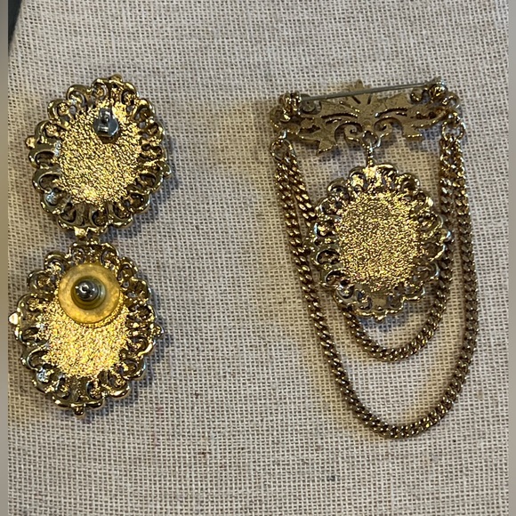 Vintage Orange and Gold Cameo Brooch and Earring Set - Picture 6 of 6